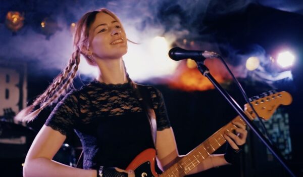 やないも。（ヤナ）初のラジオ冠番組「やないも。のオト沼Night」がラジオTAMAリバーにて放送開始します。